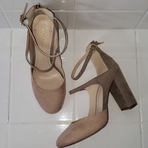 BCBGeneration Block Heel Pump in Leissa Sz 6.5